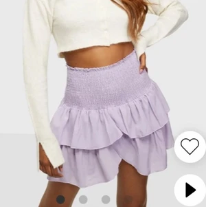 Säljer nu denna Neo Noir kjolen❤️❤️ - Super fin och nästan helt ny!❤️ kom med fler frågor privat❤️