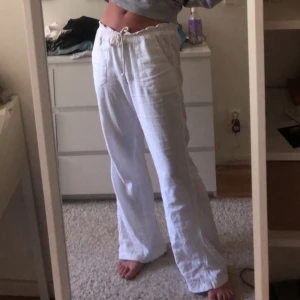 Linnebyxor  - Linnebyxor från Zalando. Jättefina! Först till kvarn, ingen budgivning! (Helt oanvända, pris kan diskuteras)