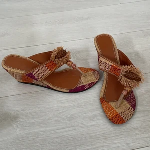 Nya sommar sandaler stl 38 - Sommar Sandaler storlek 38, aldrig använd!! 