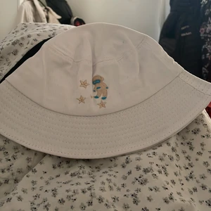 Bucket hat  - Jättefina buckethats för bara 60kr endast. Köparen står för frakten :)