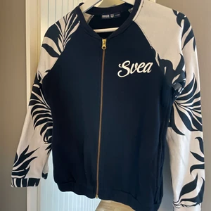 Svea tröja - Ziptröja, fint skick. Marinblå, vit