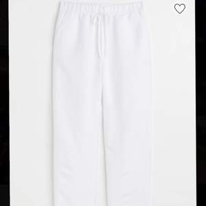 Helt nya linnebyxor från H&M slutsålda, säljer då de är för små för mig,skulle säga att de passar de under 165cm