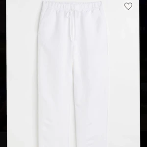 Linnebyxor  - Helt nya linnebyxor från H&M slutsålda, säljer då de är för små för mig,skulle säga att de passar de under 165cm