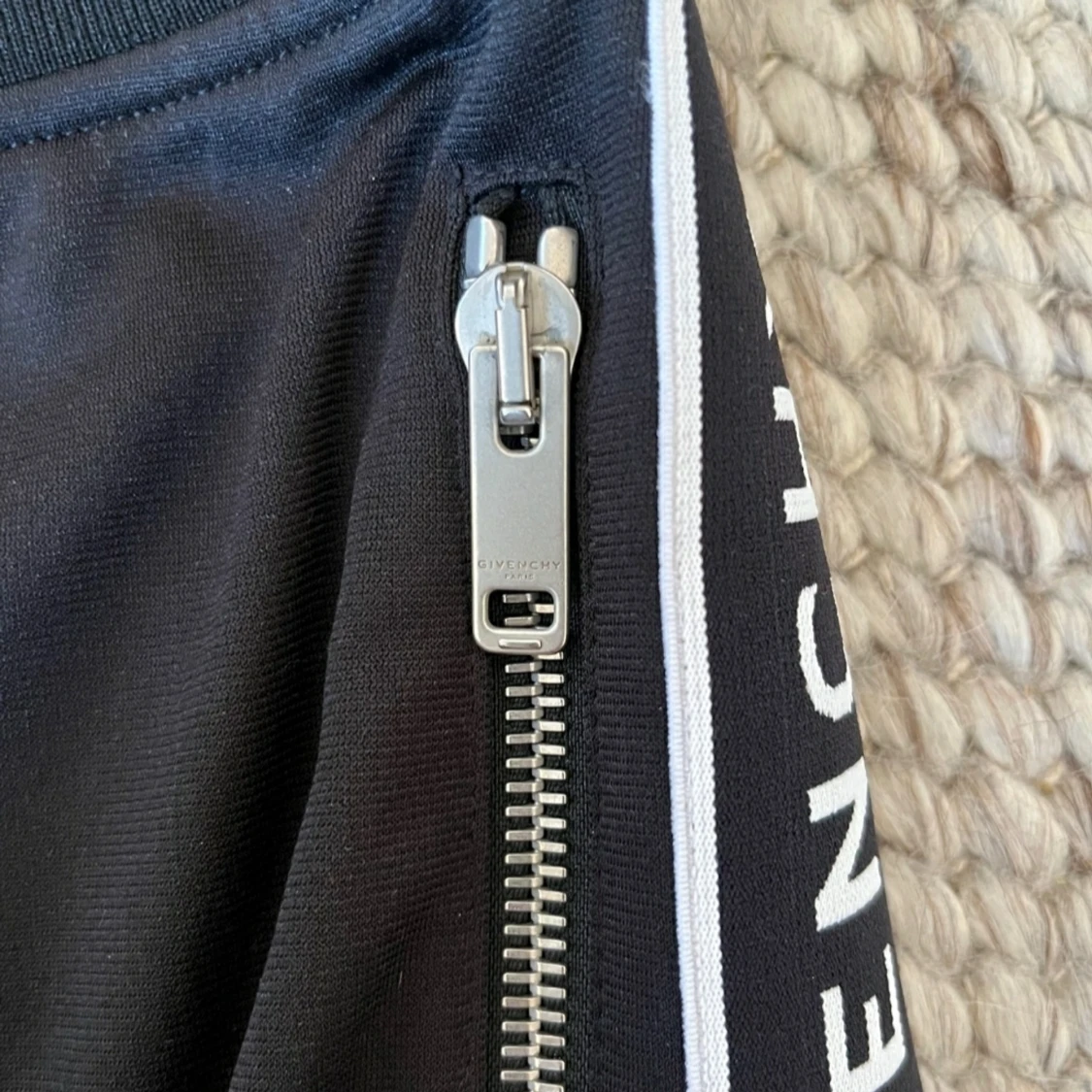 Äkta GIVENCHI byxor  - 90