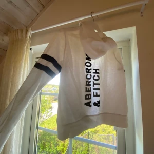 Abercrombie & fitch kofta ❤️ - Jättefina abercrombie & fitch kofta från barnavdelning 13/14 år. 200 kr plus frakt ❤️