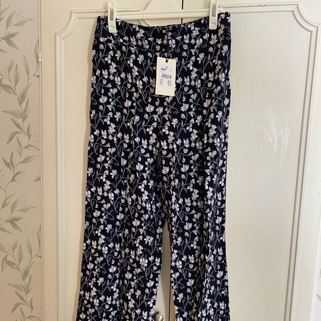 Nya byxor från BikBok