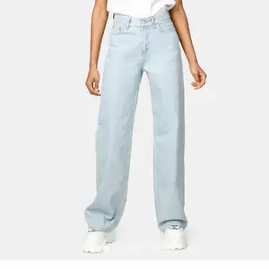Jag tänkte sälja mina ljusblåa jeans från junkyard. Lappen där storleken stod har jag tyvärr klippt bort men är rätt säker på att det är storlek 27. Byxorna är även lite sönder som ni ser på bild 3 men inget större eller något man tänker på igentligen. Bara att skriva om ni är sugna eller undrar nått 💫💫