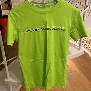 Calvin Klein jeans tröja - Lime grön tröja. Knappt använd!