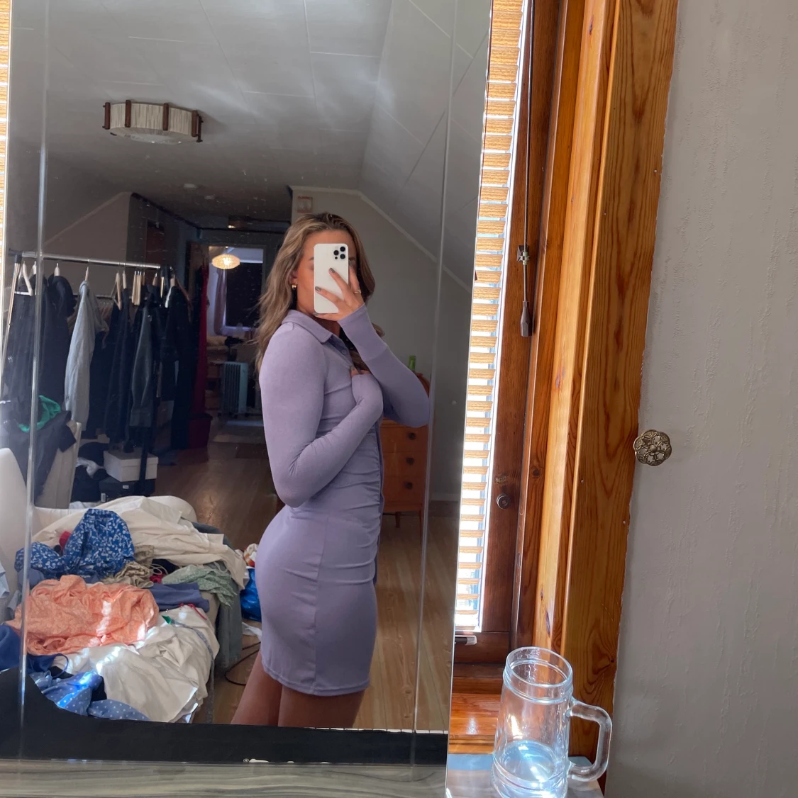 Lila klänning med knappar - 90