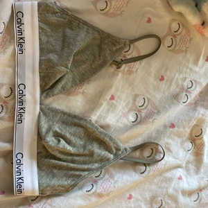 Calvin Klein topp - Calvin Klein topp, köpt för något år sedan. Knappt använda så den är i bra skick😊