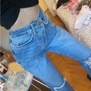 Jeans bikbok  - Jeans från Bikbok  Storlek 27  Använda en gång 