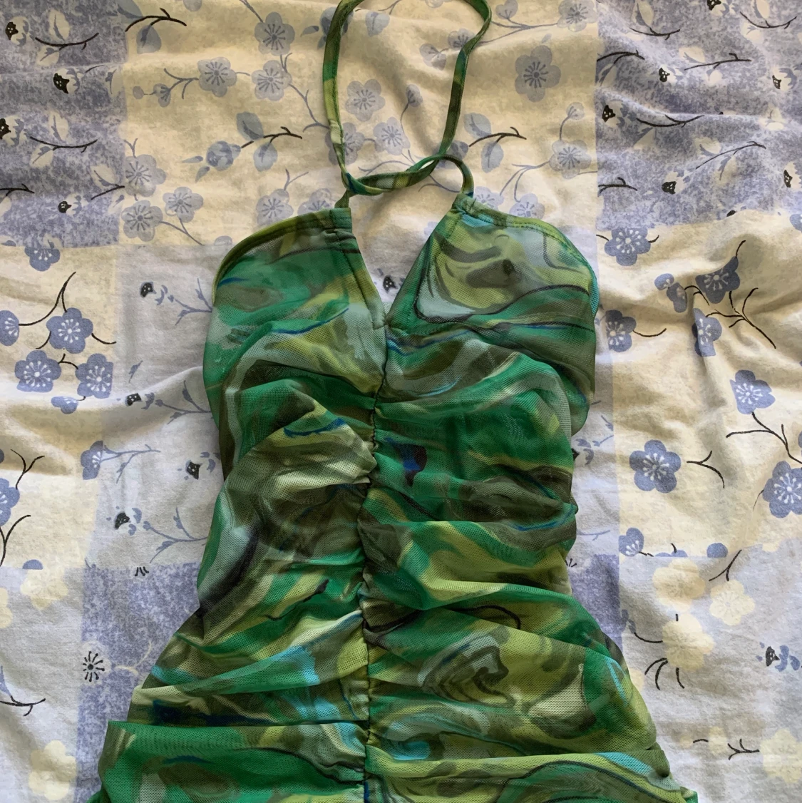 grön halterneck topp