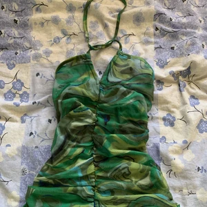 grön halterneck topp - grön halterneck topp i storlek XS 💗 Aldrig använd pga för liten för mig :/ 