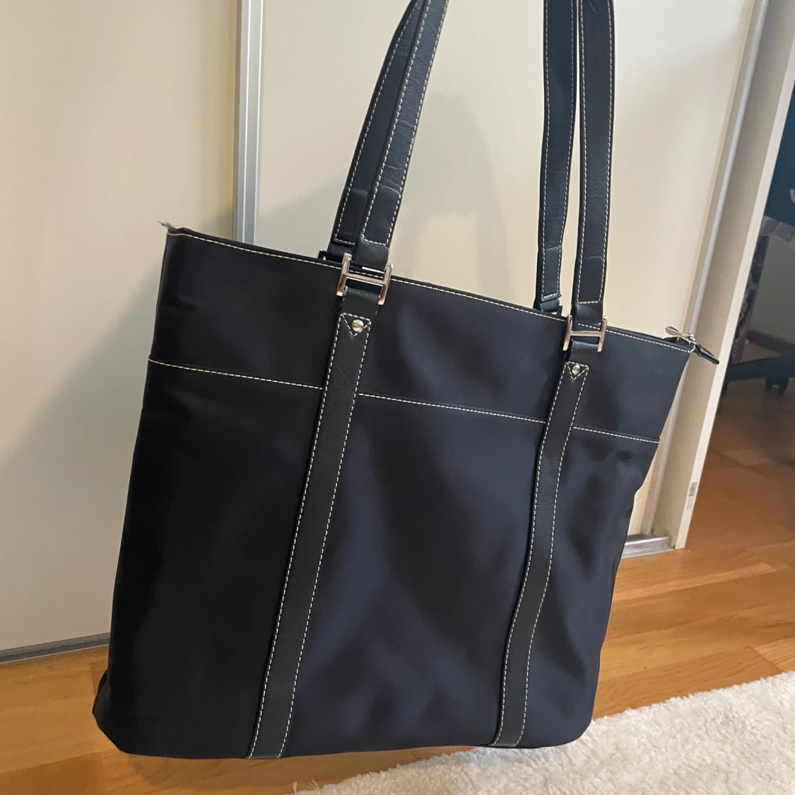 En svart väska  - 91