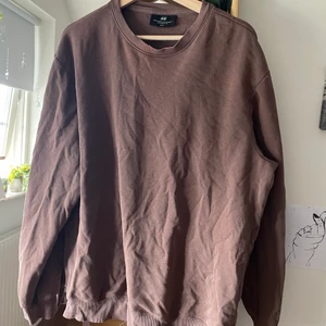 Brun sweatshirt från hm - I bra skick men 