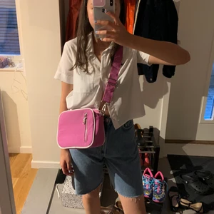 Hvisk axelremsväska - rosa - Superhärlig väska   Fraktar ej