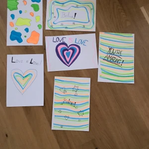 Tavlor  - Jag säljer olika tavlor som jag har gjort själv 15kr styck priset kan diskuteras,hör av er om ni är intresserade eller har några frågor<3