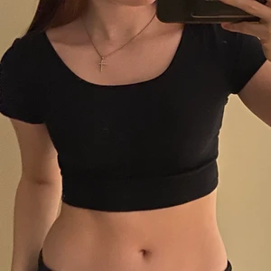 topp - säljer denna super fina topp ifrån bikbok 😇 strl xs i super fint skick! säljer för 99kr 💛