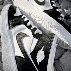 Original Nike Jordan 1 mellanglaserad, målad och toppbelagd med läderfärger