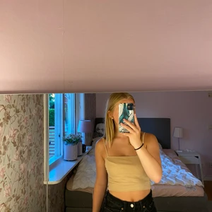 Beige linne - Beige linne ifrån HM i storlek XS                                                    Hör av dig om du har någon fråga 🤎