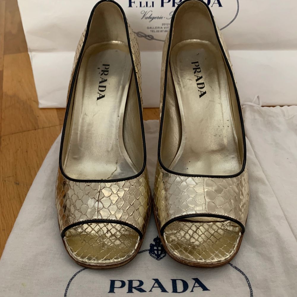 Guld Prada skor i guld - Skor | Plick Second Hand