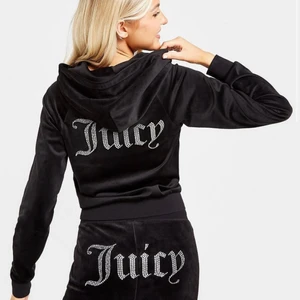 Söker en svart jucie conture tröja. I storlek M-L. Inte över 700kr!! - Söker en svart jucie counture tröja i storlek M-L