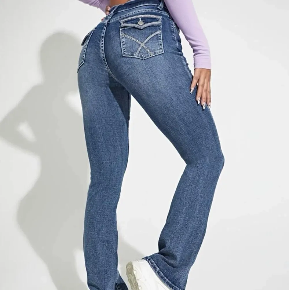 Så snygga jeans i storlek S! Aldrig använda! 💓. Jeans & Byxor.