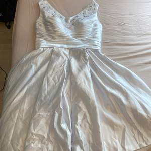 White wedding dress with embellished top. Never used becaus it was a size to big for me.In great condition. 