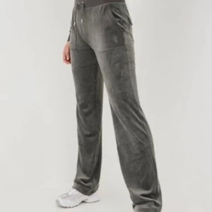 INTRESSEKOLL!! JUICY COUTURE BYXOR - Intressekoll på mina supersköna och fina mjukisbyxor från Juicy couture! Pris går att diskuteras!