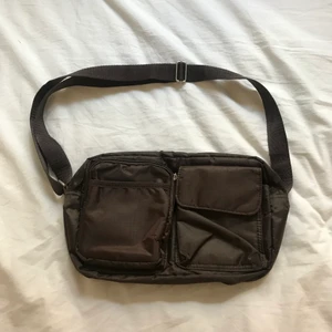 axelremsväska - brun axelremsväska som inte kommer till användning🤎🤎🤎
