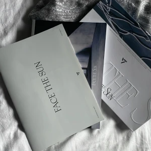 Seventeen Face the sun album - Som nytt Boken är inte öppnad Poster ingår  Köpt av en annan säljare Vill bli av med den så snabbt som möjligt! 