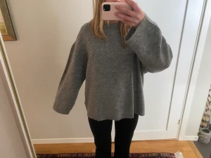 Stickad tröja - Basic snygg stickad tröja, endast använd en gång!!