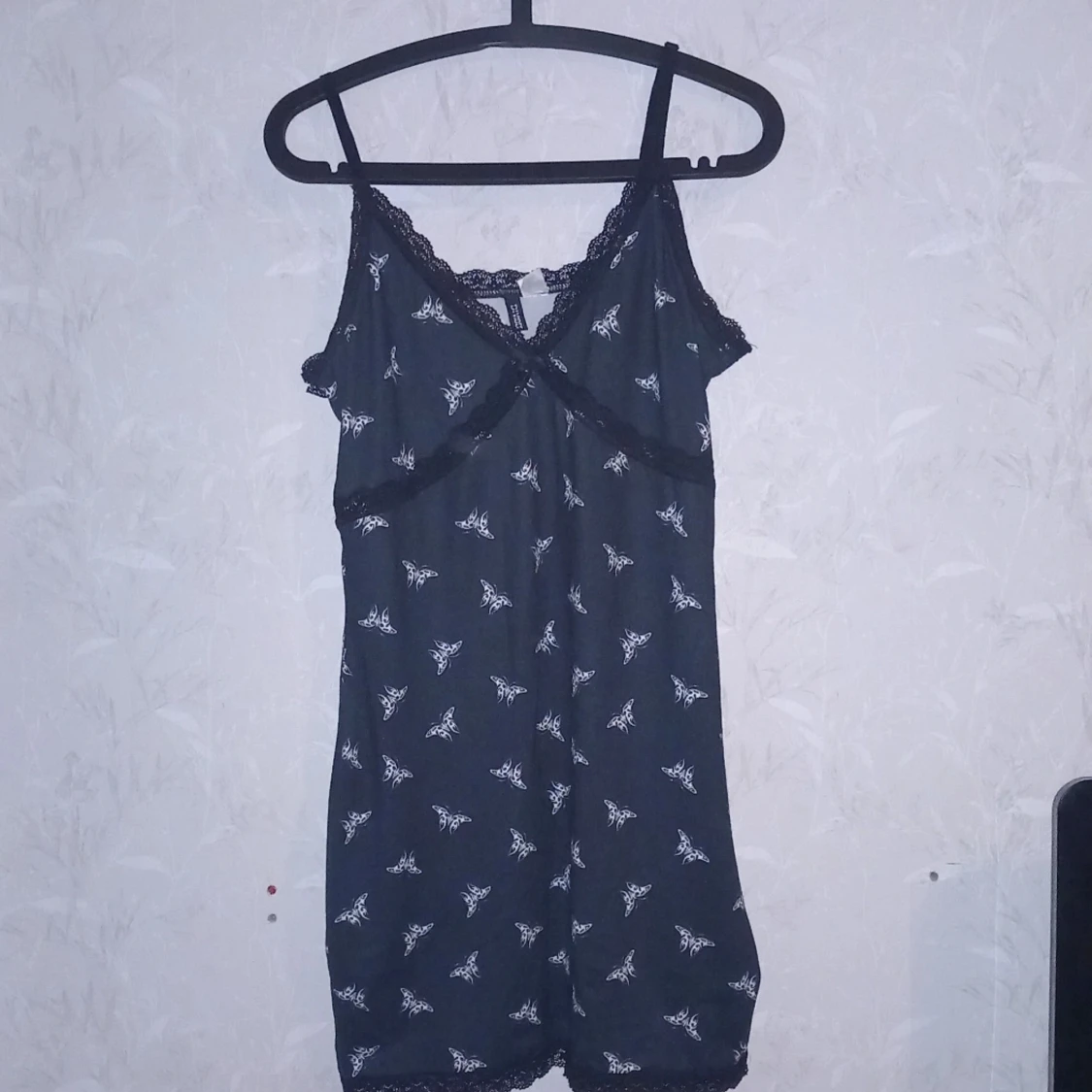 Fin fjärilsklänning från H&M - 90