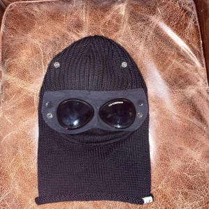 Cp.company balaklava - Cp company balaklava som använts ytterst få gånger, nypris runt 1600kr