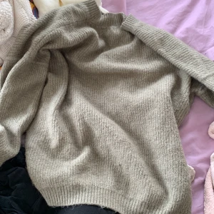 Stickad tröja - Nypris var ca 249 kr