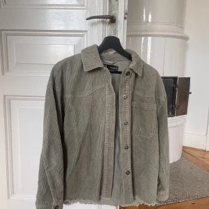 Grön jacka - Från Zara storlek S Nyskick!