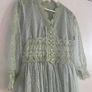 Romantisk klänning - Medium romantisk klänning från Shein i tyll, 65% bomull, 35. % polyester Aldrig använd