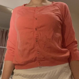 Kofta - Söt persikofärgad kofta,🌸skriv privat för fler bilder eller frågor! 