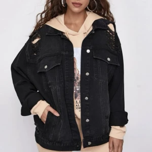 Helt ny jeansjacka  - Använd 1 gång, inga fläckar och är som ny💞