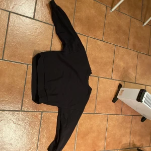 Svart tröja  - Tröja 