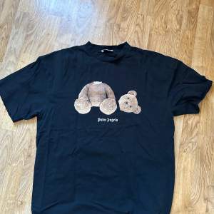 Kill the bear palmangels tshirt svart storlek XL Passar oversized L Kvitto finns ej då den är begagnad