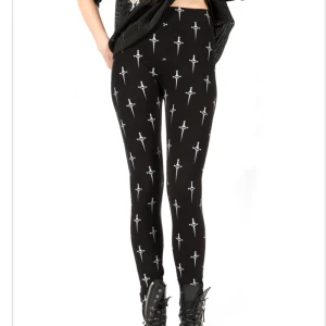 Lip service set - Skitsnygga leggings (storlek s) från lip service! Använda 2/3 gånger bara! Så i sjukt bra skick!! Jag säljer även en matchande baby tee ( storlek xl)  i samma mönster som är använd 1/2 gånger! Hör av er vid intresse och frågor samt fler bilder❤️ 