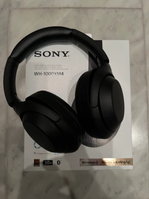 Sony WH-1000XM4 - Sony WH-1000XM4 Noice Cancelling Headphones  Like new only tried on.