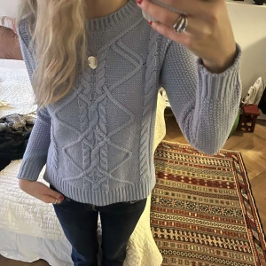 Stickad tröja  - Säljer min mysiga tröja med den perfekta passformen.❤️💗❤️
