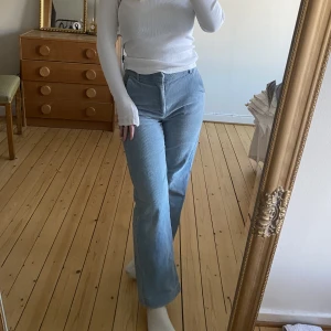 Manchesterbyxor  - Blåa manchesterbyxor 🤍