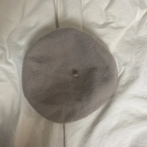 Grå Basker - Basker från h&m, grå beige färg🤍