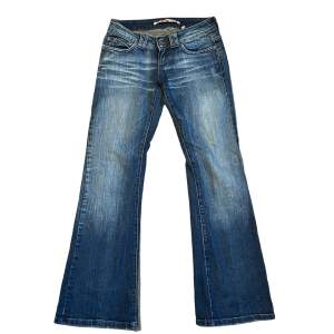 Lågmidjade jeans från Only Jeans🔥🔥 innerbenslängd 79cm, midjemått 76cm