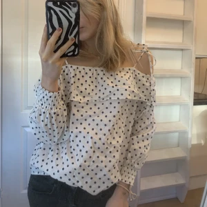 Så fin prickig blus💙💙 - Så fin prickig blus💙💙