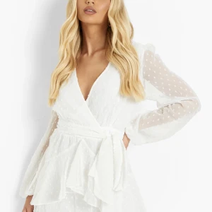 Studentklänning - Aldrig använd förutom när jag testade den, jättefin klänning och skönt och bra material, dragkedja i ryggen❣️storlek 46, nypris 350kr