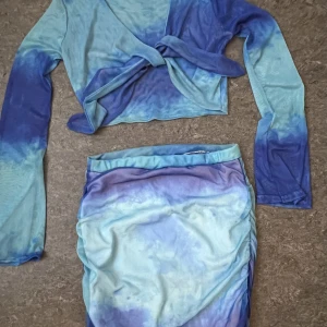 Set kjol med topp - Ett set från Boohoo, använt ett par gånger. Storlek 32. För mer bilder eller information så är det bara att höra av sig 😊